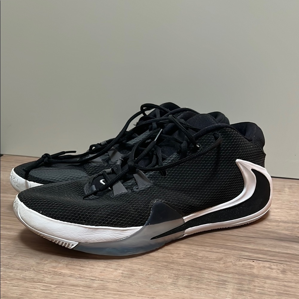 Nike Zoom Freak 1 Black / Basketball Shoes / Giannis Antetokounmpo shoe